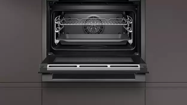 Компактный духовой шкаф с функцией добавления пара Neff C18FT28G0